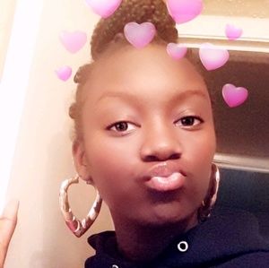 Meet your Posher, Elizabeth